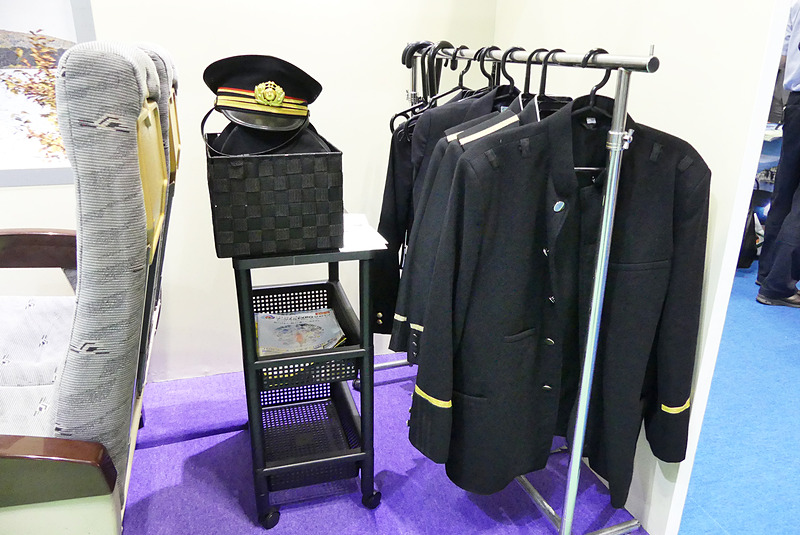 記念撮影用に制服・制帽も用意しています