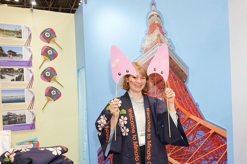 はっぴを着て東京タワーの前で撮影できるフォトスポット。東京タワーのキャラクター「ノッポン兄弟」になりきることもできる