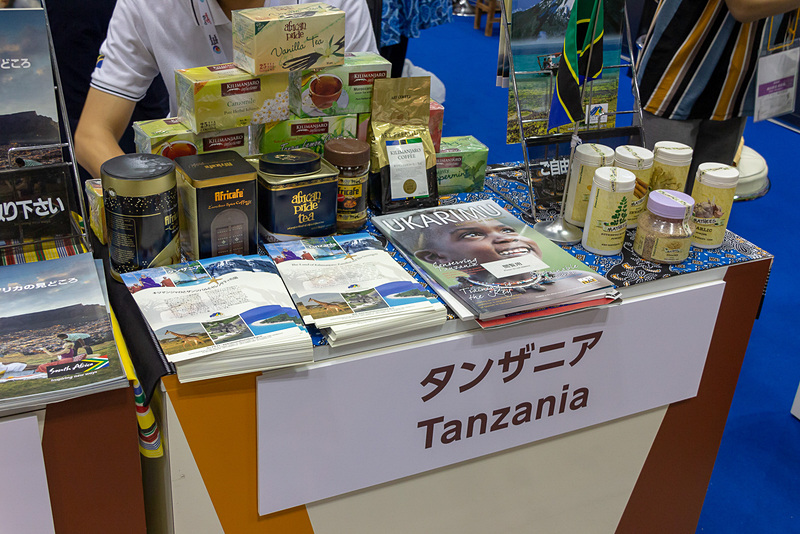 ブースには各国の見どころを紹介しているパンフレットが並ぶ。日本語で表記されているものも用意されている