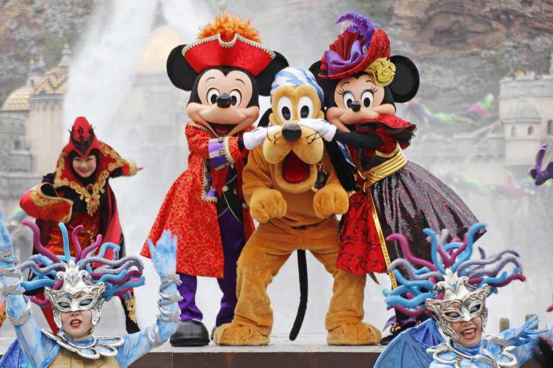 ハーバーのほかのエリアにいたキャラクターたちもピアッツァ・トポリーノに集合