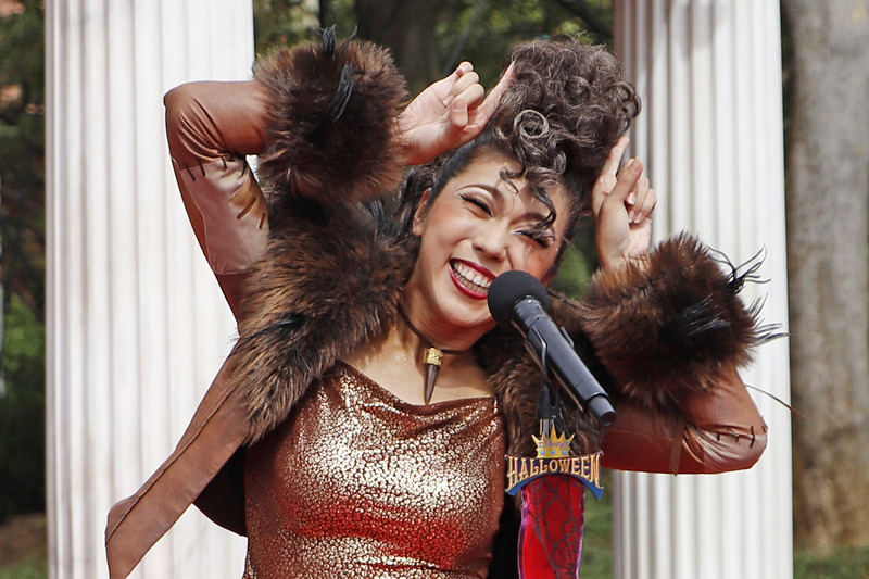 かわいいプリティー・スカーのポーズ