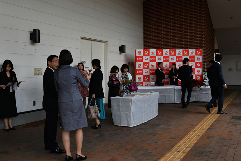 出発時刻前の11時過ぎには参加者が集まってきた