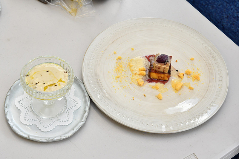 「南蛮カステラとフォアグラのコンフィ」と「ハーブのブラマンジェと塩アイス」