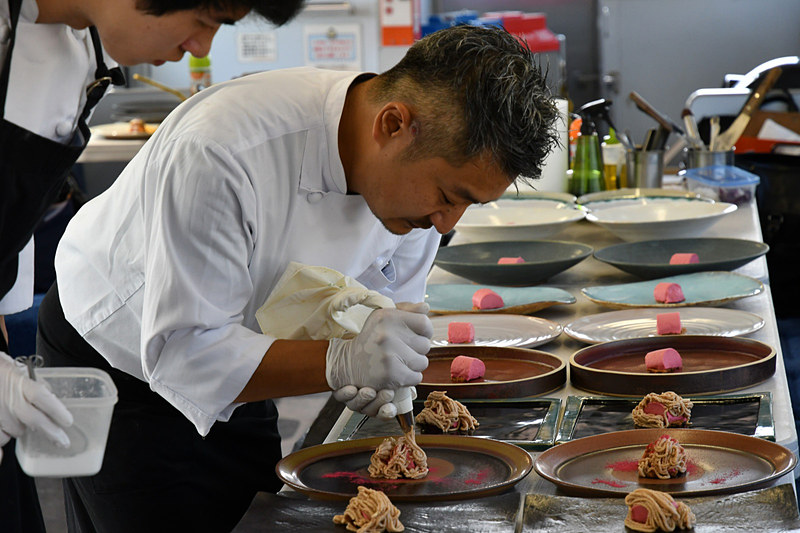 2両目では常に料理の準備が行なわれていた