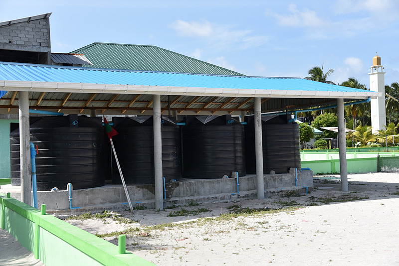 島の家庭に必ず設置されているタンク。雨水を利用している