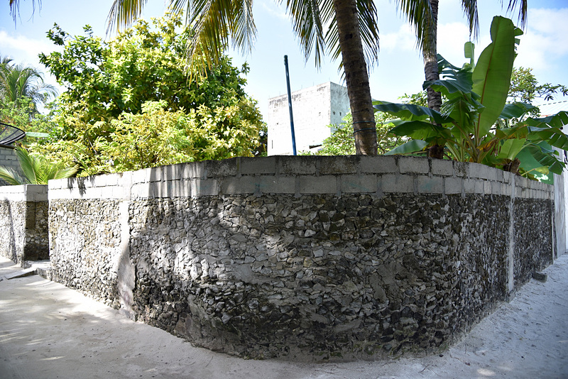 サンゴの外壁もいたるところに残っていた