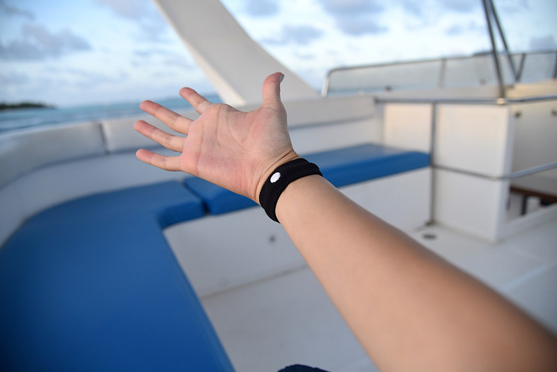 船酔い防止バンドを装着