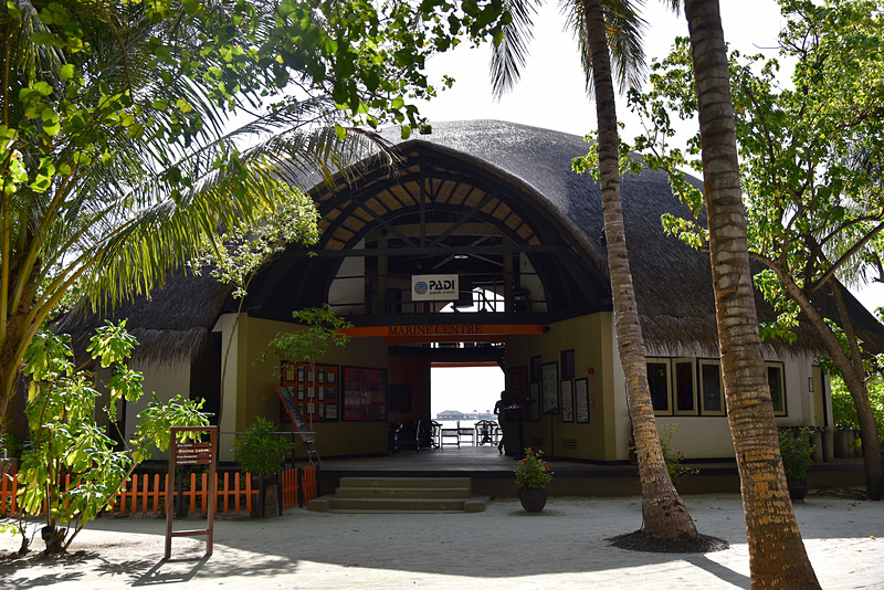 メインアイランド側の「MARINE CENTRE」へ