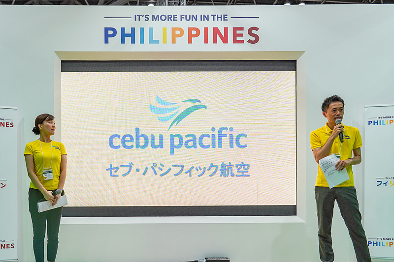 フィリピンブースで行なわれたセブ・パシフィック航空のプレゼンテーション