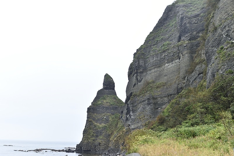 周囲の浸食によってできたと言われている蝋燭岩は、まるで神の手で海の中に置かれたような絶景