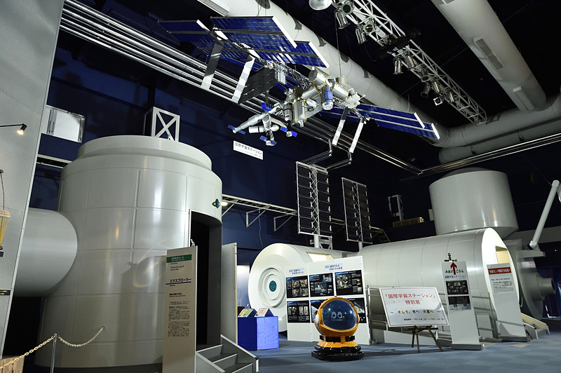 館内には宇宙開発に関連する貴重な品々が展示されている