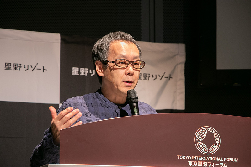 「星のやグーグァン」について説明する星野リゾート 代表の星野佳路（よしはる）氏