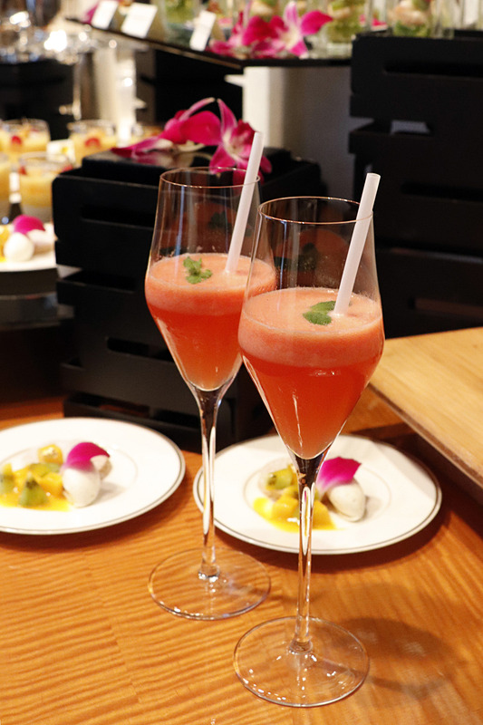 説明会の会場では、現地のチェックインの際にゲストに振る舞われるウエルカムドリンク「POG」が提供された