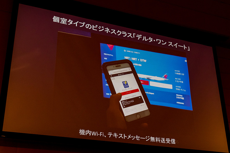 トークショーで示された両氏による体験搭乗の様子