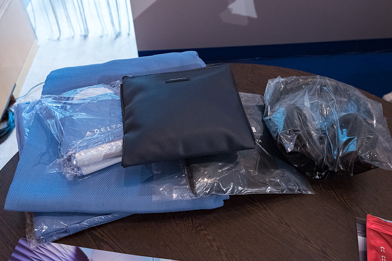 アメニティは、ビジネスクラスと仕様は異なるがTUMI製を提供