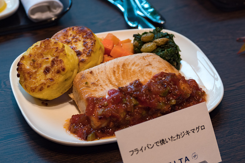 洋食メニューのメインディッシュ。「フライパンで焼いたカジキマグロ」