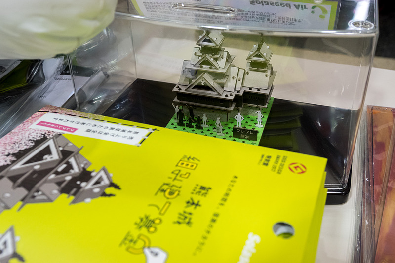 ソラシドエアは充実の物販コーナーを展開。普段は機内販売でしか買えない商品を多数そろえた