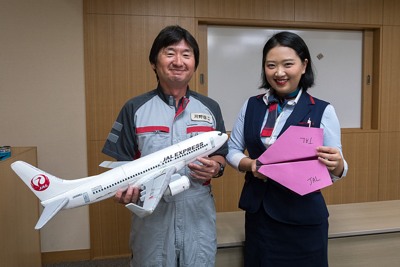 JALは機体見学や航空教室、折り紙ヒコーキ教室を実施した