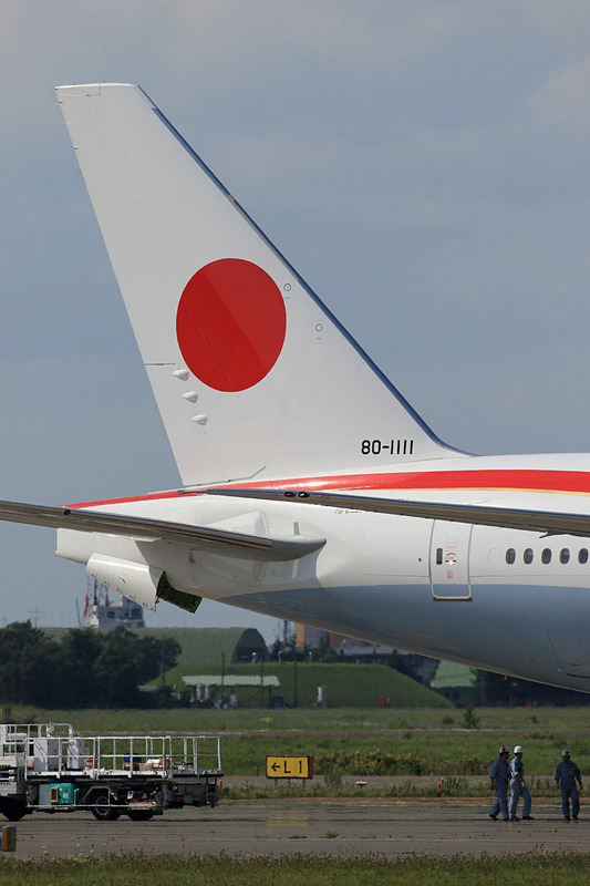 8月20日に撮影した次期政府専用機の垂直尾翼には登録記号「80-1111」の表記が見える