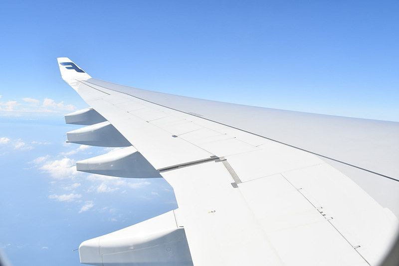 快晴のなか、ヘルシンキに向かって離陸