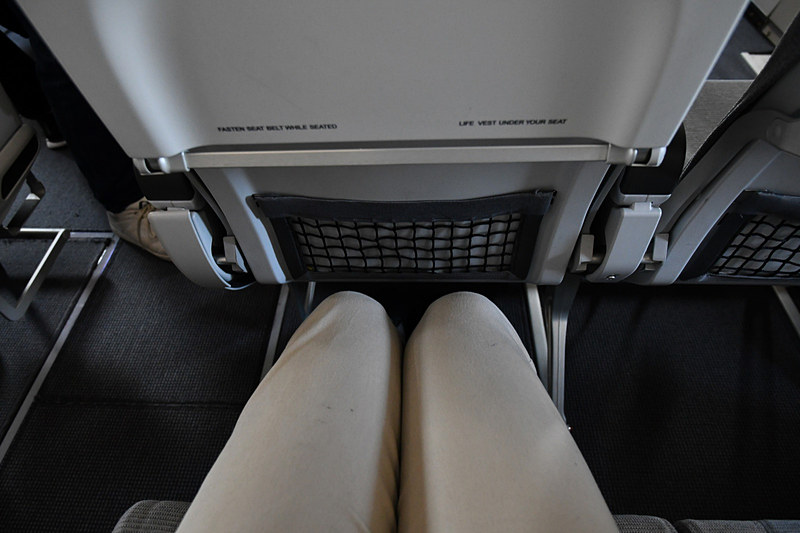 身長180cmの筆者が座っても余裕な広さ