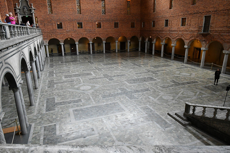 ガイドツアーのスタート場所として、通常は観光客が待機している場所だが、偶然人がいなくなったタイミングがあった