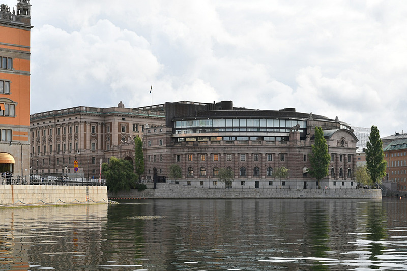 ガムラスタンに入る前にある小さな島ヘランズホルメン島。島の半分が国会議事堂となっている