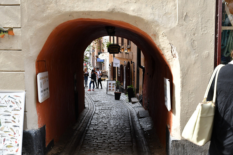 小さな路地が数多くあり、つい入ってみたくなる