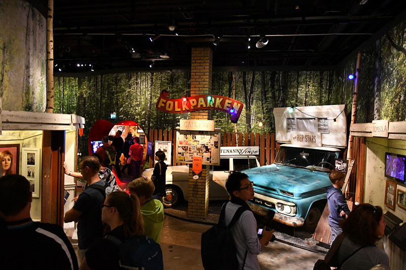 パネルやアイテムが展示されています