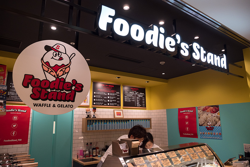 バブルワッフルとジェラートを使ったスイーツを楽しめる