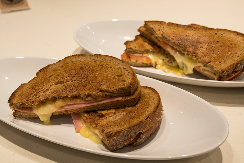 サンドイッチは単品850円、スープとサラダのセットで1000円