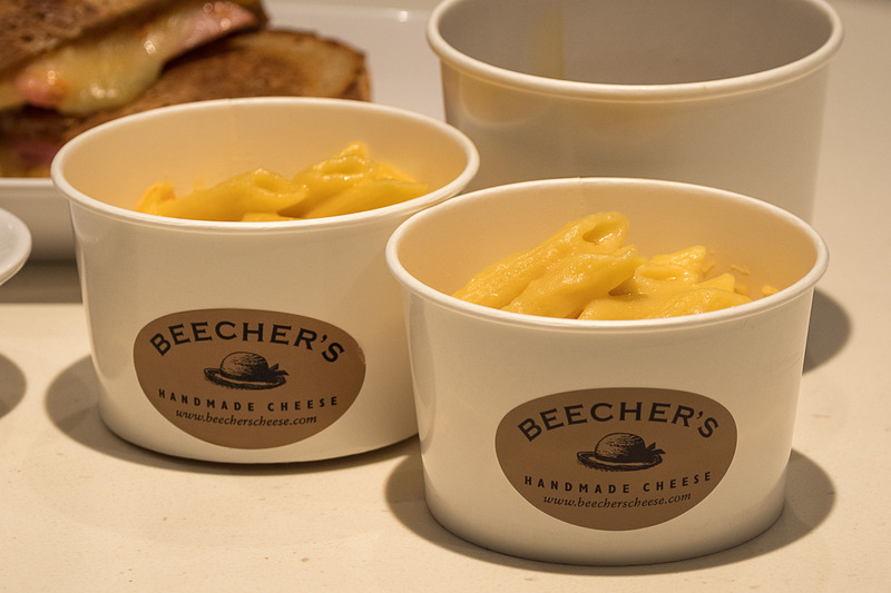 シアトルでも人気の「Mac＆Cheese（マックンチーズ）」（700円）