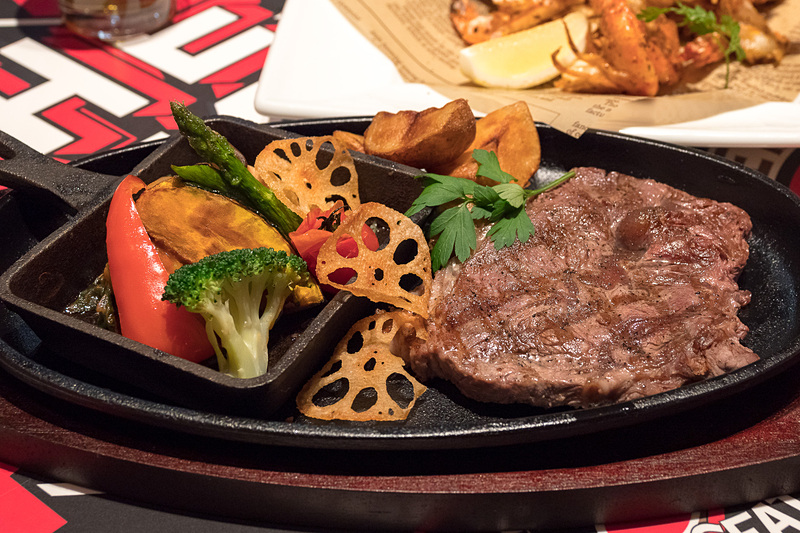 「アンガス牛サーロインステーキ」（3002円）