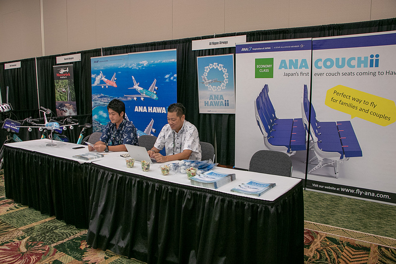 ANAは2019年に就航を予定しているエアバス A380型機のモデルプレーンを展示し、エコノミークラスの3席または4席をベッドのように利用できるカウチシート「ANA COUCHii」などをアピール