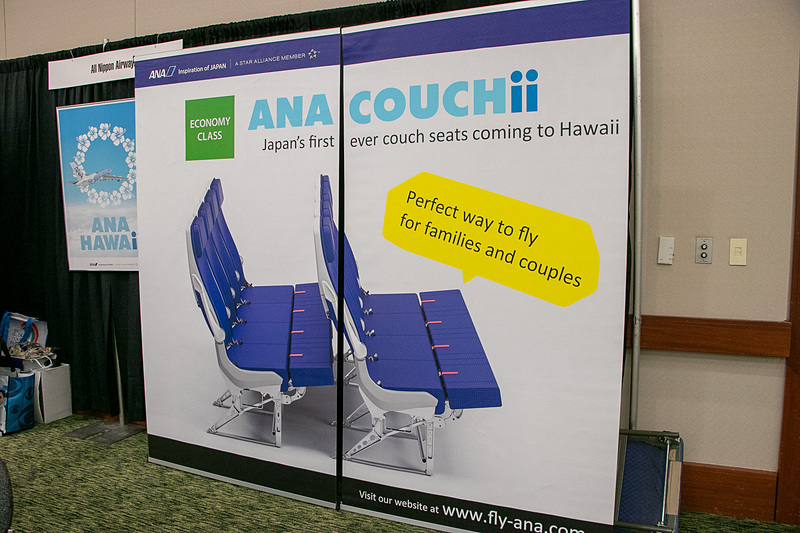 ANAは2019年に就航を予定しているエアバス A380型機のモデルプレーンを展示し、エコノミークラスの3席または4席をベッドのように利用できるカウチシート「ANA COUCHii」などをアピール