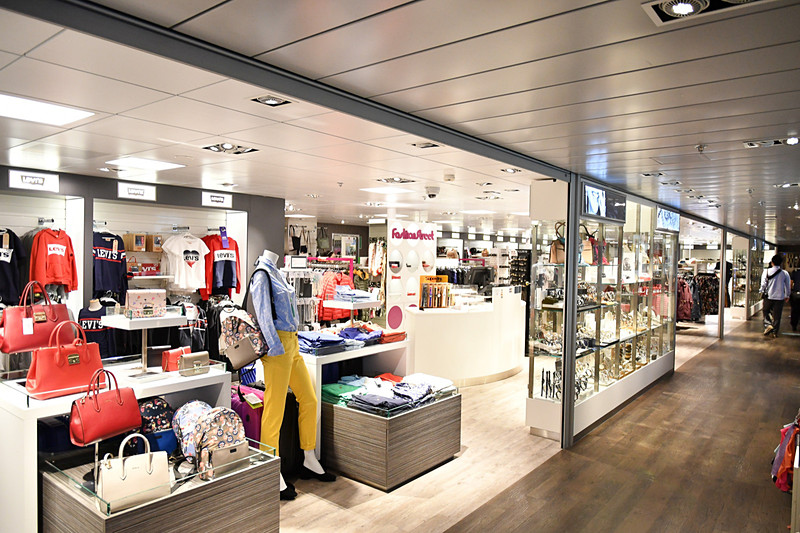 7階のFashion Street。こちらはメンズ・レディース両方のファッションブランドがそろう