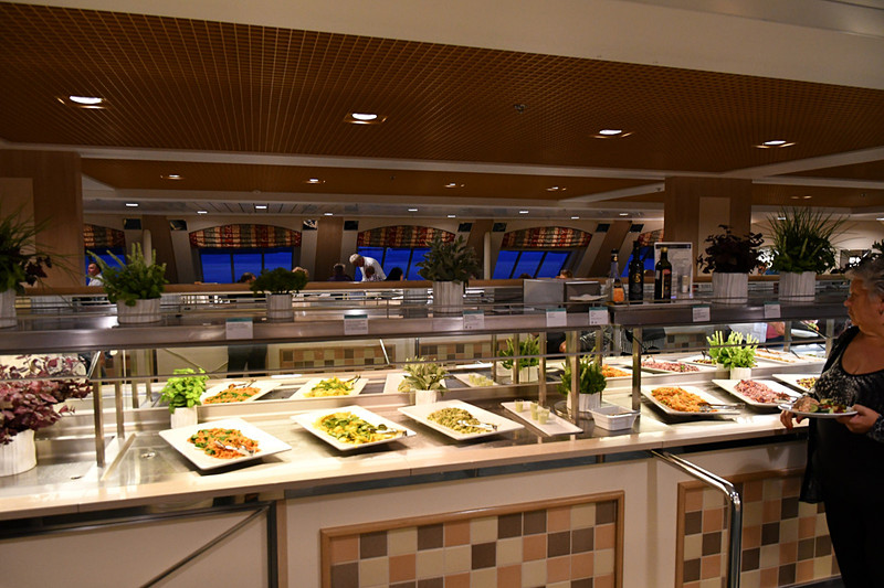 メニューが豊富すぎて、席に戻るまでかなりの時間を要する