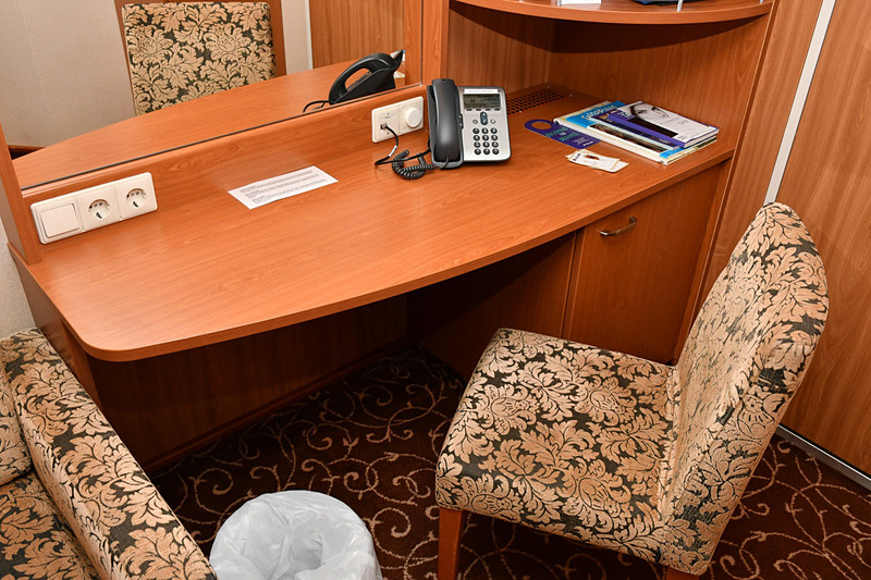 電源も近く、カメラやPCのバッテリーの充電もしやすい