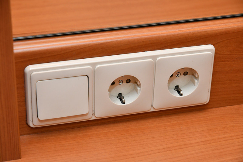 電源ソケットはCタイプ