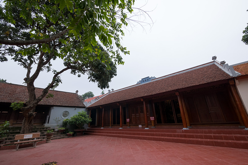 ミア寺は大きな伽藍を抜けた先に、回廊状の別の伽藍がある。奥の伽藍は一段低くなっており、こちらに見どころが詰まっている