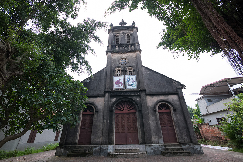 意外なことに教会も。現在は景観を保存するために高い建物の建築が条例で規制されており、この十字架はかなり目立っていた