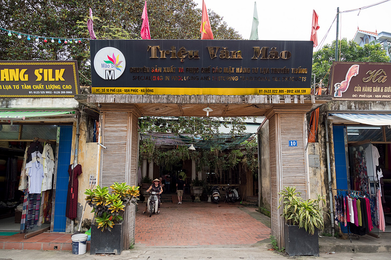 Mao Silkではシルク製品作りの工房を見学できる