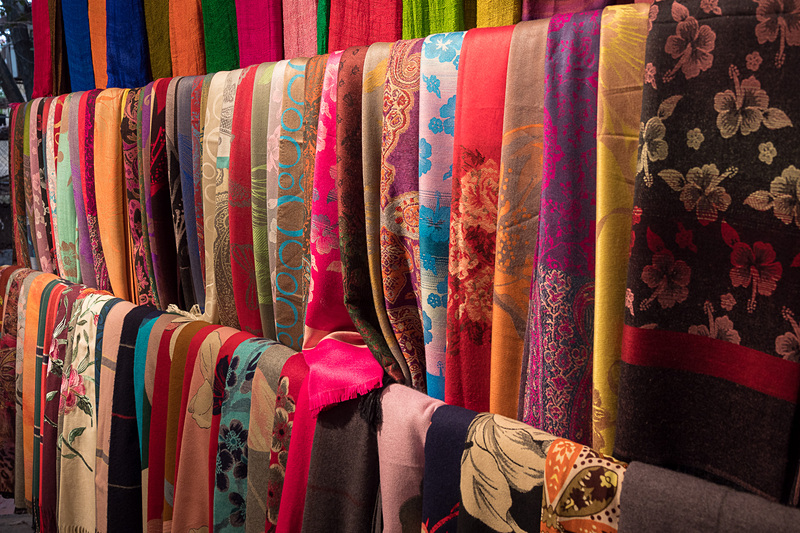 さまざまなシルク製品がなるMao Silkのショップ