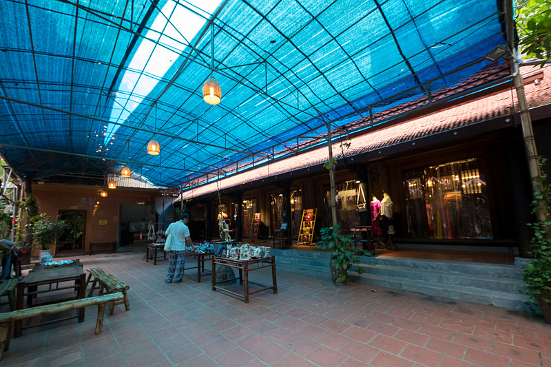 ヴァンフック村の入り口近くにあるこちらの施設では、シルク作りの道具や歴史などを見ることができる