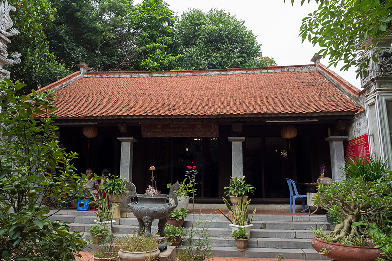 村内には寺院もいくつかあって散策によい。ショッピングによし、見て楽しむもよしのスポットだ