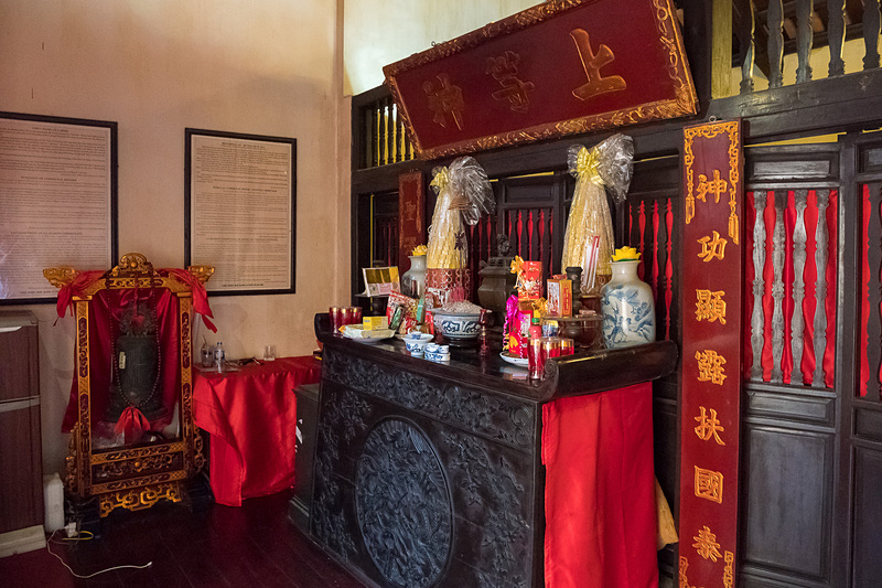 2階に移設されているドンラック寺院