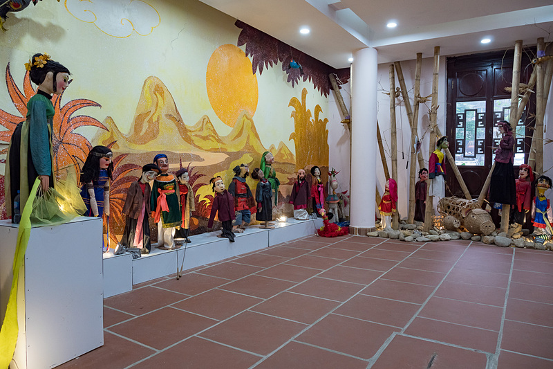 人形や道具が展示された博物館のような施設が隣接している