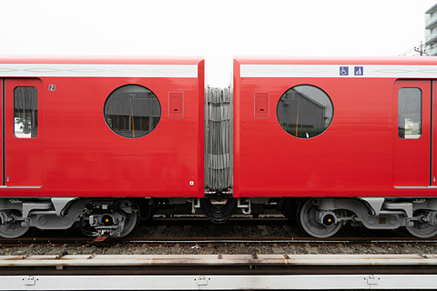 東京メトロ、コンセントやWi-Fiを備えた丸ノ内線新型車両「2000系