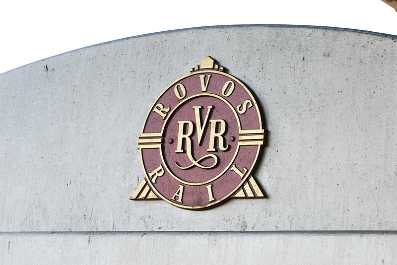 車両に付いているロボスレイルのロゴ