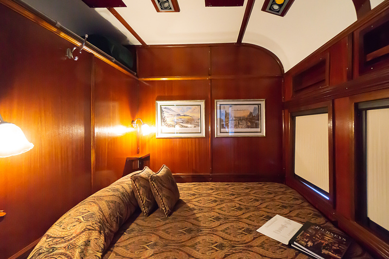 プルマン・スイートの客室（※ジョージ・プルマンは寝台車の開発で有名）。ダブルベッドタイプ